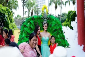 Các khu vui chơi ở TP.HCM đông nghẹt người ngày nghỉ lễ cuối