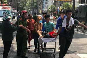 Cháy chung cư, sơ tán bệnh nhân BV Chấn thương chỉnh hình