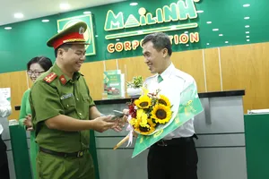 Tài xế Mai Linh được công an trao 49 triệu