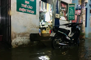 Triều cường cao, dân Thanh Đa thấp thỏm lo nước tràn nhà