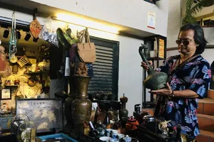 Lạc bước trong chợ đồ cổ chỉ mở ngày cuối tuần ở Bình Thạnh
