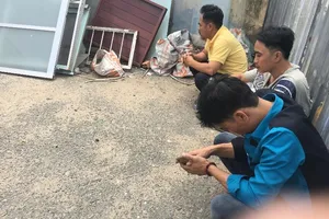 Cháy ở quận 9: Người thân chết lặng nhìn 5 cỗ quan tài