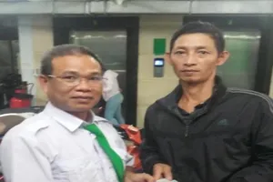 Mang gần 100 triệu mua dầu đi biển, để quên trên taxi