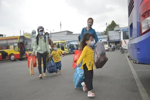 Lác đác khách chờ ở bến xe miền Tây: Về thôi, 30 tết rồi!