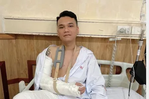 Khắc Việt đã được mổ đóng đinh, đang tạm dừng hoạt động