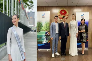 Hoa hậu Khánh Vân giản dị áo dài trắng trên đất Mỹ