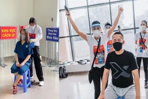 TP.HCM: Nghệ sĩ hỗ trợ cắt tóc, mang âm nhạc đến bệnh viện dã chiến