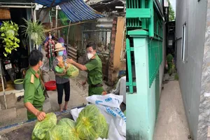 Ấm áp nghĩa tình công an thành phố Thủ Đức mùa dịch