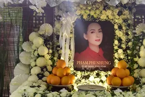 Vì sao lễ tang ca sĩ Phi Nhung ở Mỹ không nhận vòng hoa?