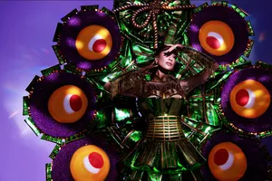 Cận cảnh trang phục dân tộc cùng Kim Duyên đến Hoa hậu Hoàn vũ thế giới