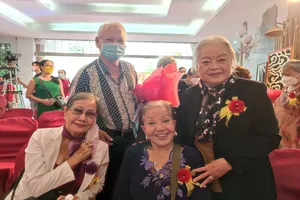Nghệ sĩ cải lương rưng rưng về dự 45 năm ngày thành lập nhà hát Trần Hữu Trang