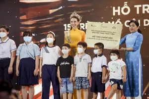Hoa hậu Thùy Tiên hỗ trợ trẻ mồ côi do dịch COVID-19