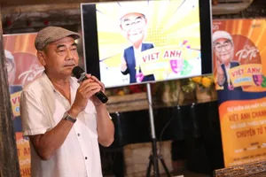 Người hâm mộ, học trò chúc mừng NSND Việt Anh ra mắt Chuyện tử tế