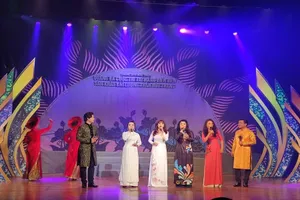 Nghệ sĩ cải lương hội ngộ tại sân khấu Trần Hữu Trang ngày cận Tết