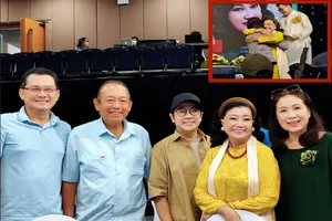 Người phụ nữ khóc nghẹn ngày được gặp NSND Kim Cương