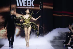 Anh Thư ma mị trong trang phục của Hoàng Minh Hà