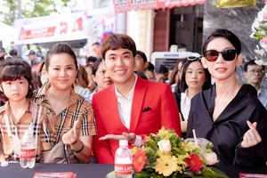 Sao Việt chúc mừng ‘ngày vui’ của siêu mẫu Xuân Lan