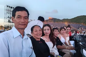 Phụ huynh thí sinh Miss World Vietnam: ‘Với ba mẹ, con luôn là người chiến thắng’