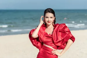 Hoa hậu Phan Thị Mơ 'cày' xuyên lễ 2-9