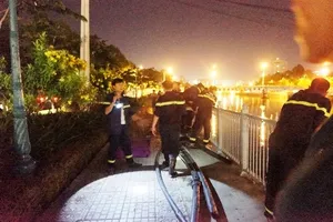 Một phụ nữ gieo mình xuống kênh Nhiêu Lộc trong đêm