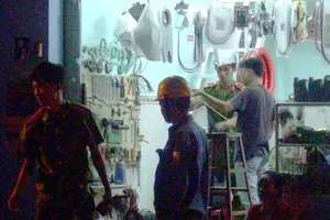 Nam thanh niên bị điện giật chết khi nối điện cho hội chợ