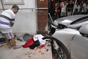 Tài xế buồn ngủ đạp nhầm chân ga, nhiều người thương vong