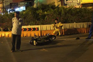 Xe tải tông cụ ông 70 tuổi chạy xe ôm rồi bỏ trốn