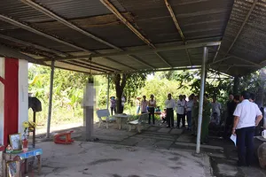 Thi thể người đàn ông treo cổ trong ngôi miếu