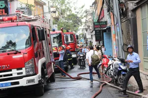 Cháy khách sạn 8 tầng ở trung tâm Sài Gòn, khách nháo nhác bỏ chạy