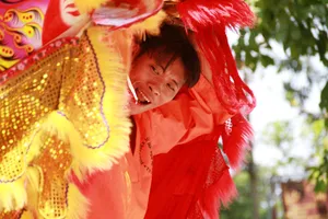 Người Sài Gòn múa lân, rồng cầu tài lộc đầu năm mới