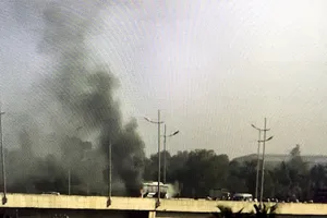 Ô tô 45 chỗ cháy ngùn ngụt trên cao tốc TP.HCM - Trung Lương