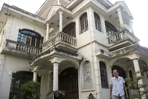 Người đàn ông khốn khổ vì lời đồn ngôi nhà bị ma ám