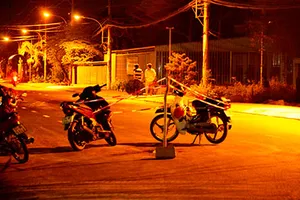 Nam thanh niên bị nhóm người đâm trọng thương trên đường