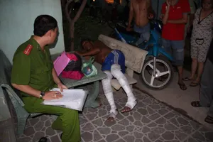 Ngắt cầu dao điện khi ga rò rỉ, hai người bỏng nặng 