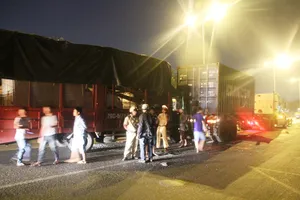 Clip hiện trường vụ tai nạn nghiêm trọng ở cầu vượt An Sương