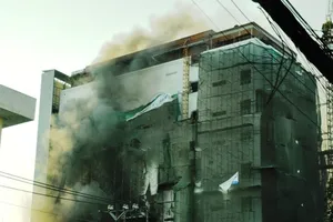 Công trình nhà hàng tiệc cưới trung tâm Sài Gòn bốc cháy khi đang xây dựng