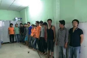 Đặc nhiệm đóng giả công nhân 'đột kích' sới bạc trong khu chế xuất 