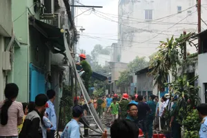 Lửa cháy lan qua trường mầm non, cô trò hoảng hốt tháo chạy