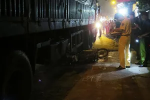 Người đàn ông tử nạn dưới bánh xe container