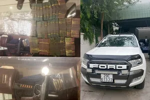 Bắt trùm ma túy liên tỉnh, thu được súng và ma túy trong xe hơi
