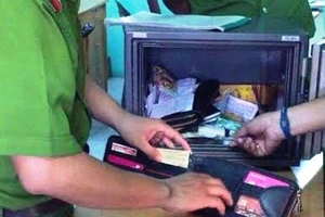 Chở két sắt ăn trộm tẩu thoát, bị cảnh sát hình sự bắt