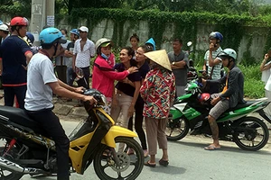 Vợ khóc ngất bên thi thể chồng gặp nạn khi đi khám bệnh