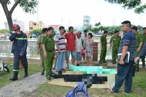 Thương tâm: Ông nhảy xuống kênh Tàu Hủ cứu cháu nhưng không thành