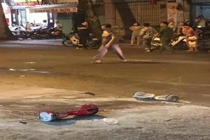 Xe điện cân bằng cháy nổ ở trung tâm thành phố