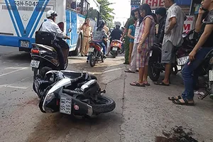 Thương tâm: Thiếu nữ bị xe buýt cán hai tay ở TP.HCM