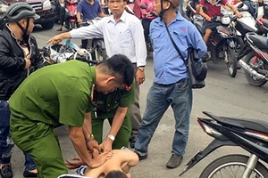 TP.HCM: Chạy vào đường kẹt xe, tên cướp hụt bị bắt tại trận
