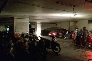 Ban quản lý cắt điện để chế tài chủ đầu tư chung cư 584