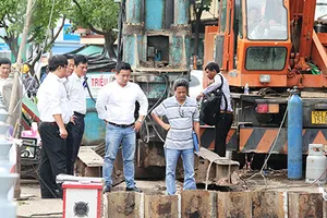 Triển khai robot thăm dò hố tử thần trên đường Trường Sa