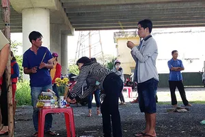 Thiếu nợ, nam thanh niên nhảy cầu Bình Triệu tự tử