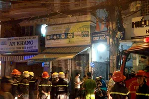 Nhà vắng chủ, nằm sâu trong hẻm bùng cháy dữ dội